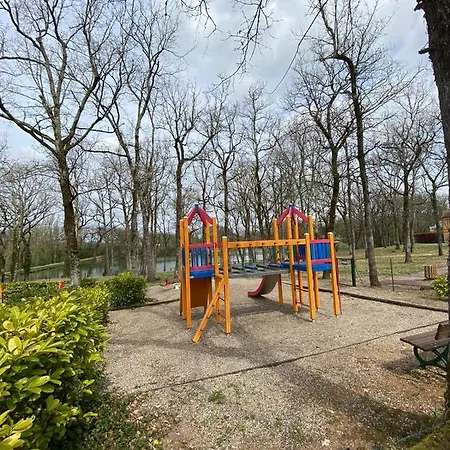 Residence Du Lac Monflanquin Duplex 1 Chambre, 5 Personnes, 33M2 * Monflanquin